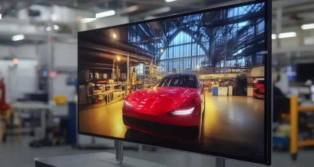 特斯拉首款智慧電視亮相,8K MicroLED+2500尼特