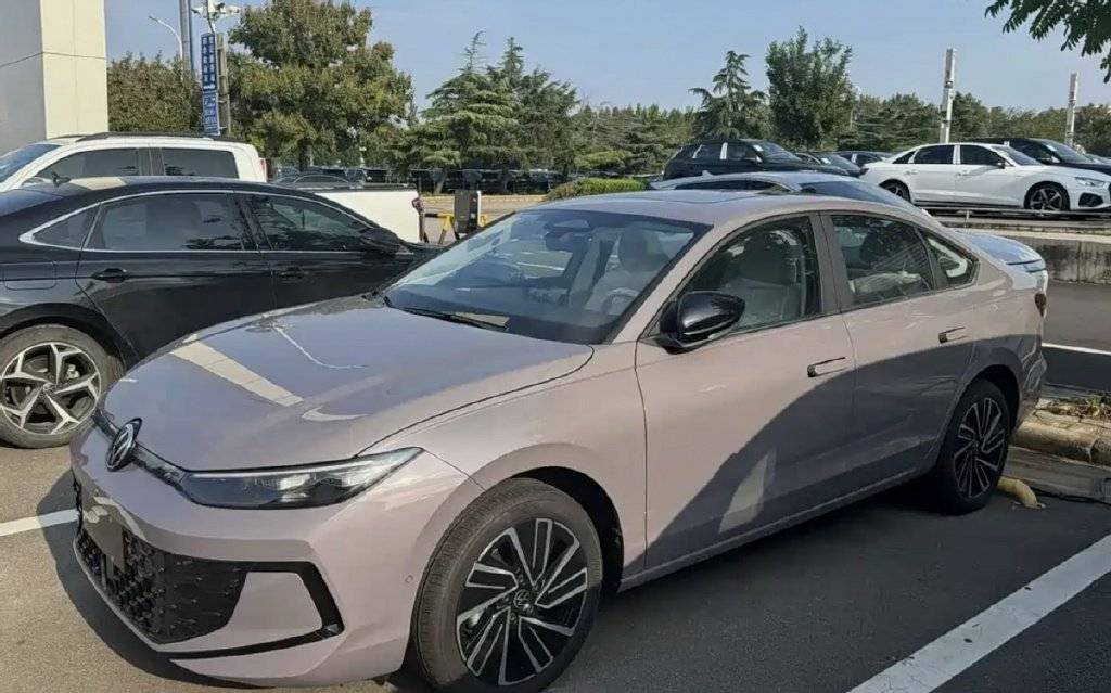 全新朗逸Pro 11月上市:外觀內飾煥新,雙動力可選,再戰緊湊型車市