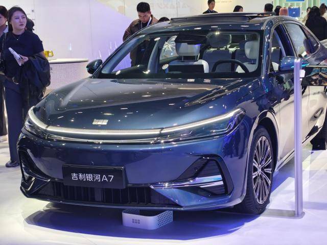 吉利銀河A7亮相廣州車展,OTA升級讓駕駛更安全更智能