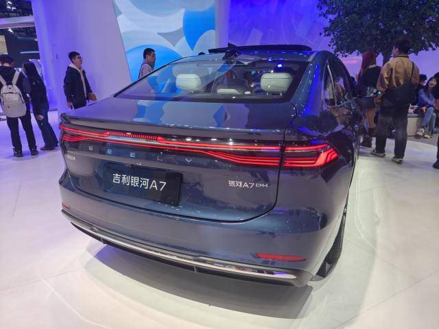 吉利銀河A7亮相廣州車展,OTA升級讓駕駛更安全更智能