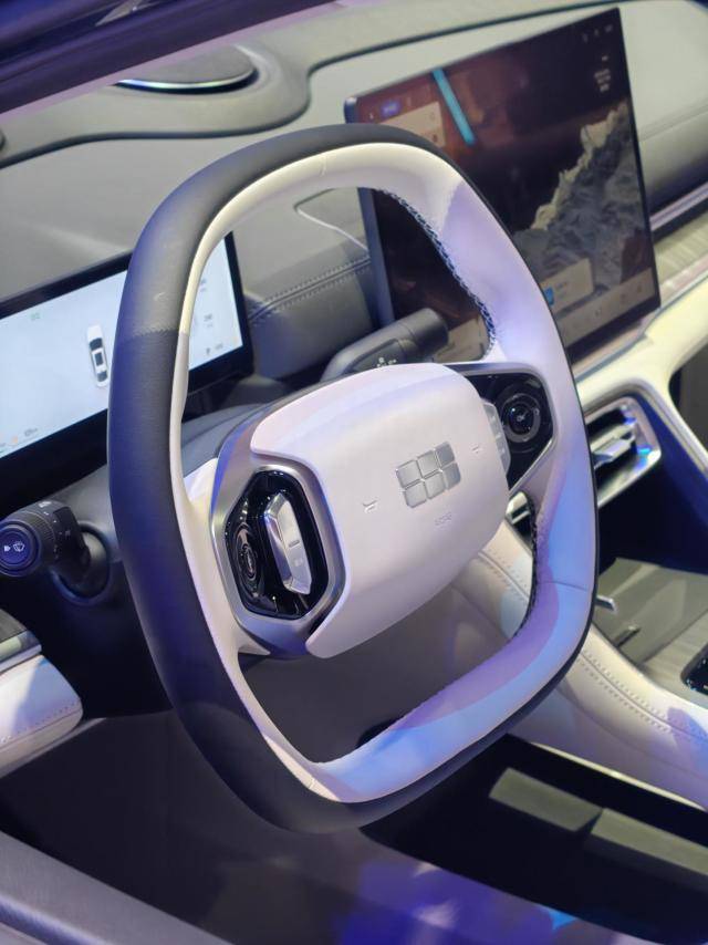 吉利銀河A7亮相廣州車展,OTA升級讓駕駛更安全更智能