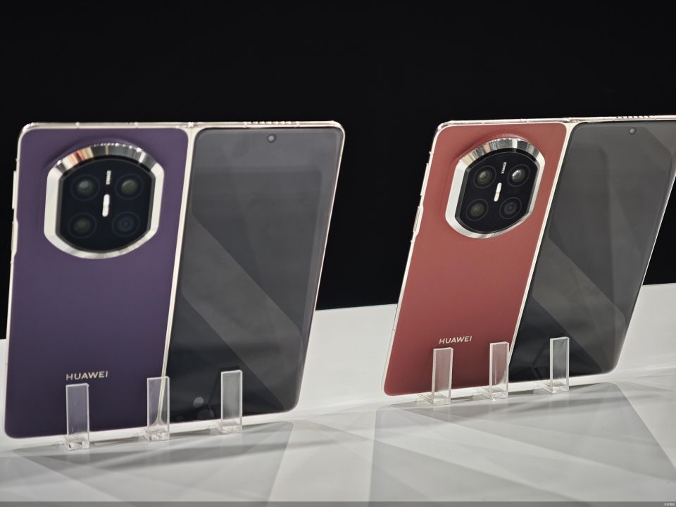 雙旗艦年終落定,華為“守江山” 圖片